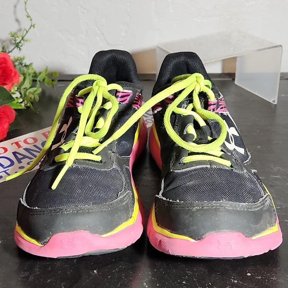 UNDER ARMOUR Micro G Velosity Pink Black Neon 5Y